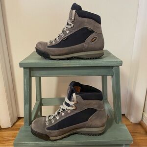 AKU Suede Hiking Boots Gortex Waterproof - gray and navy- Women’s 7.5/Men’s 6